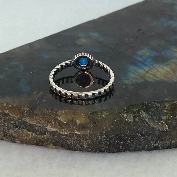 Sterling Silver 925 Dainty Round Blue Lab Created Opal Chain Band Ring Sz 7.25 - Picture 8 of 16